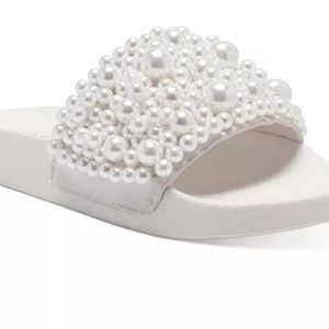 Trendy White Pearl Slides sz11 NWT